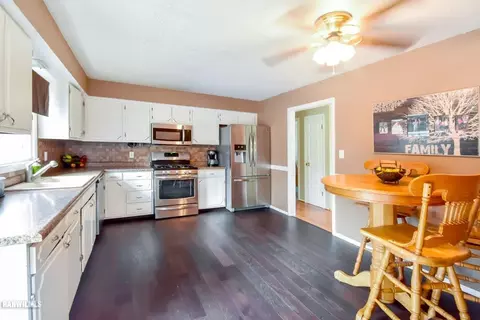 730 Brad Mar Dr, Freeport, IL 61032 photo 7