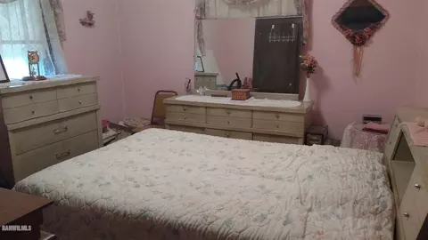 629 E Shawnee St, Freeport, IL 61032 photo 10