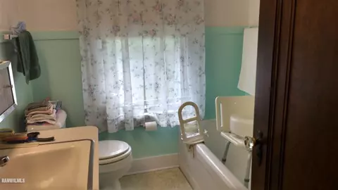 629 E Shawnee St, Freeport, IL 61032 photo 15