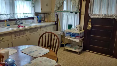 629 E Shawnee St, Freeport, IL 61032 photo 7