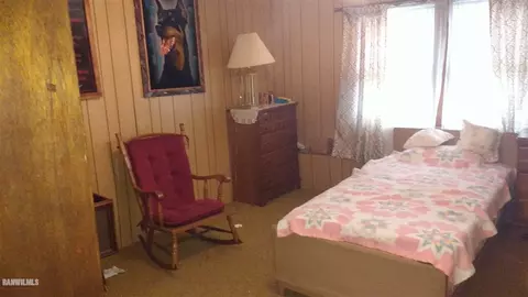 629 E Shawnee St, Freeport, IL 61032 photo 9