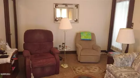 629 E Shawnee St, Freeport, IL 61032 photo 3