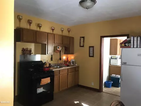 804 E Garden St, Freeport, IL 61032 photo 2
