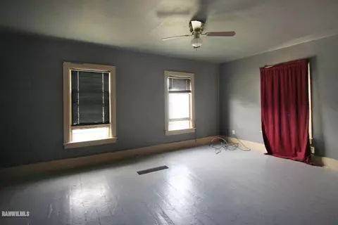 734 E Shawnee St, Freeport, IL 61032 photo 14