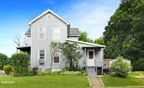 734 E Shawnee St, Freeport, IL 61032 photo 1