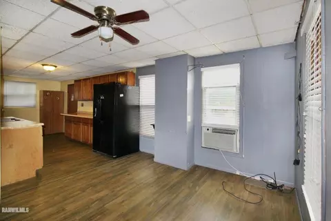 734 E Shawnee St, Freeport, IL 61032 photo 5