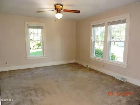 303 E North St, Durand, IL 61024 photo 9
