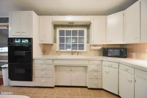1797 S Demeter Dr, Freeport, IL 61032 photo 10