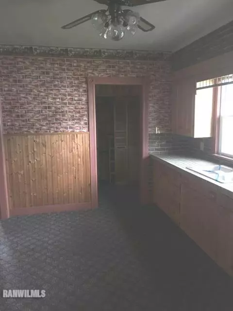 1237 E Shawnee St, Freeport, IL 61032 photo 9