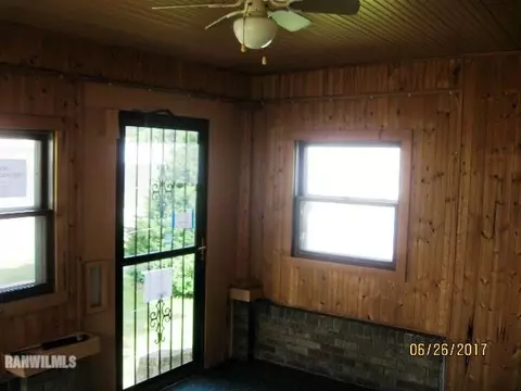 1237 E Shawnee St, Freeport, IL 61032 photo 2