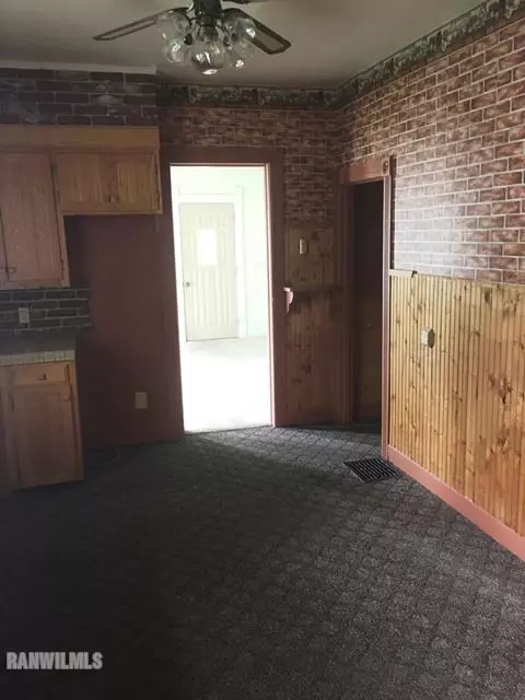 1237 E Shawnee St, Freeport, IL 61032 photo 7