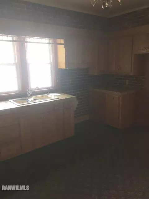 1237 E Shawnee St, Freeport, IL 61032 photo 8