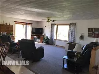 956 E Buckeye, Dakota, IL 61018 photo 3