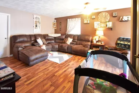 1423 Mark Dr, Freeport, IL 61032 photo 5