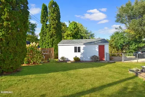 1423 Mark Dr, Freeport, IL 61032 photo 23