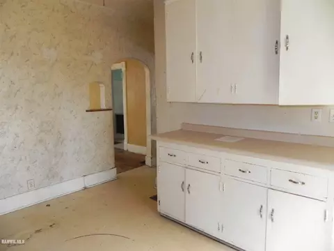 1021 S Float Ave, Freeport, IL 61032 photo 8