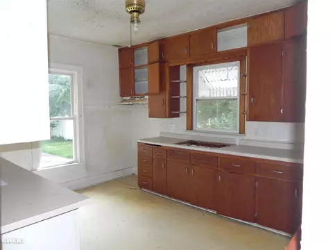 1021 S Float Ave, Freeport, IL 61032 photo 7