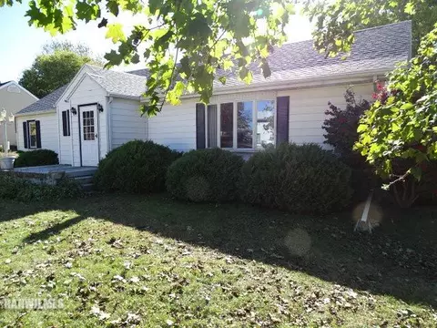 1326 Il Route 75 E, Freeport, IL 61032 photo 1