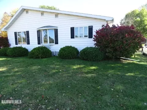 1326 Il Route 75 E, Freeport, IL 61032 photo 2