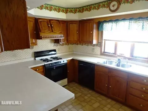 1326 Il Route 75 E, Freeport, IL 61032 photo 6