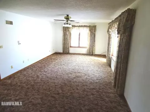 1326 Il Route 75 E, Freeport, IL 61032 photo 12