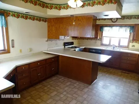 1326 Il Route 75 E, Freeport, IL 61032 photo 5