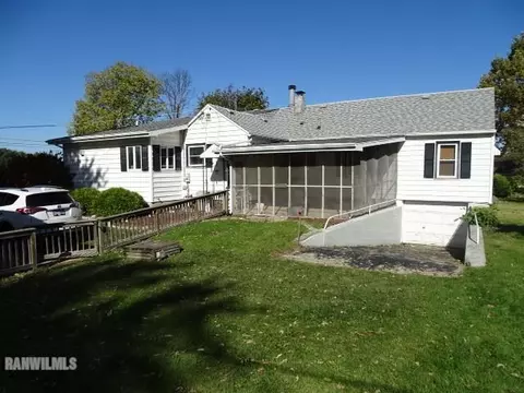1326 Il Route 75 E, Freeport, IL 61032 photo 3