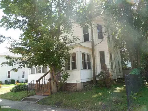 621 E Pleasant St, Freeport, IL 61032 photo 14
