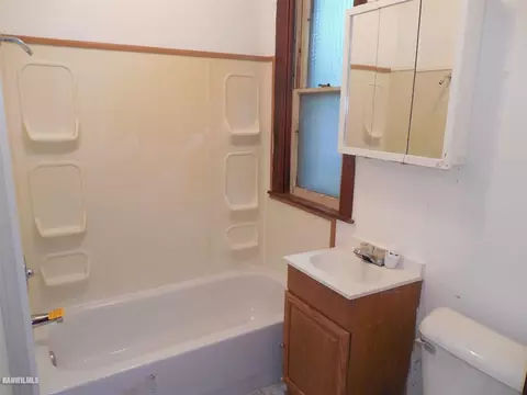 621 E Pleasant St, Freeport, IL 61032 photo 10