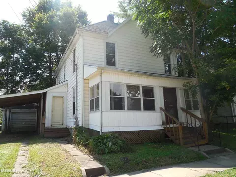621 E Pleasant St, Freeport, IL 61032 photo 1