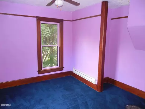 621 E Pleasant St, Freeport, IL 61032 photo 9