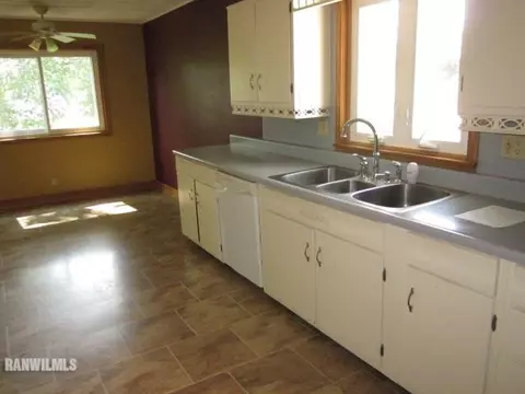 122 SW Lanark Ave, Lanark, IL 61046 photo 5