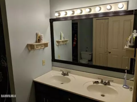 610 E Washington St, Mount Carroll, IL 61053 photo 10