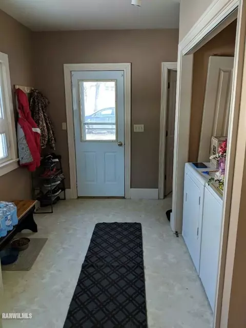 610 E Washington St, Mount Carroll, IL 61053 photo 5
