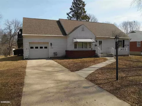 1453 S Demeter Dr, Freeport, IL 61032 photo 1