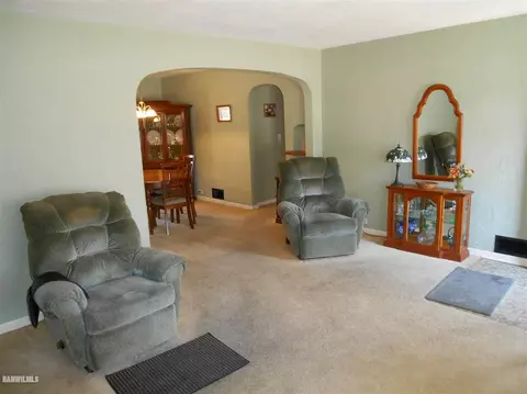 1453 S Demeter Dr, Freeport, IL 61032 photo 3