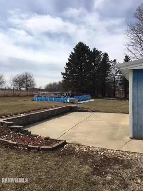2411 E Angle Rd, Dakota, IL 61018 photo 12