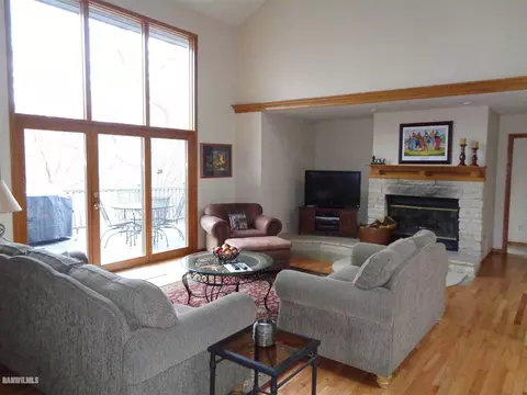 1 E Point Ct, Galena, IL 61036 photo 3