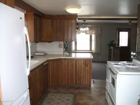 3864 E River Rd, Freeport, IL 61032 photo 21