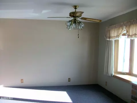 3864 E River Rd, Freeport, IL 61032 photo 2