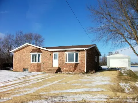 3864 E River Rd, Freeport, IL 61032 photo 1