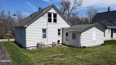 414 W 5th St, Pecatonica, IL 61063 photo 12