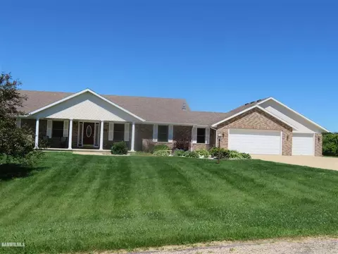 1946 Springbrook Dr, Freeport, IL 61032 photo 1