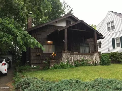 709 E 3rd St, Dixon, IL 61021 photo 1