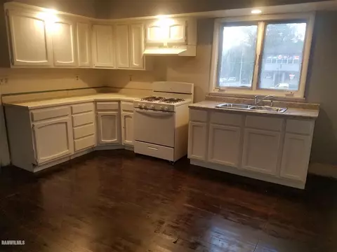 807 Chippewa Ave, Freeport, IL 61032 photo 2