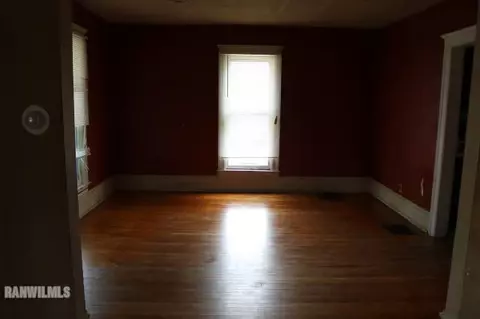 807 Chippewa Ave, Freeport, IL 61032 photo 3