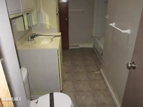 409 Maple St, Lena, IL 61048 photo 11