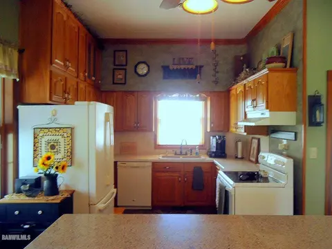 1983 W Becker School Rd, Freeport, IL 61032 photo 9