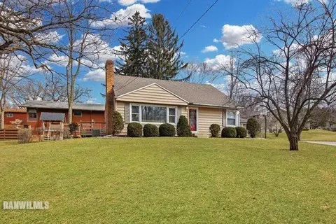 1406 Park Ct, Freeport, IL 61032 photo 1