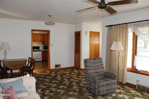 1112 W Main St, Thomson, IL 61285 photo 3